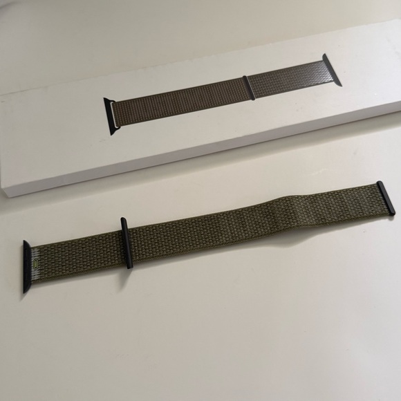 Apple Watch Band 41mm Nike Sport Loop (Sequoia/Pure Platinum) - Picture 1 of 6